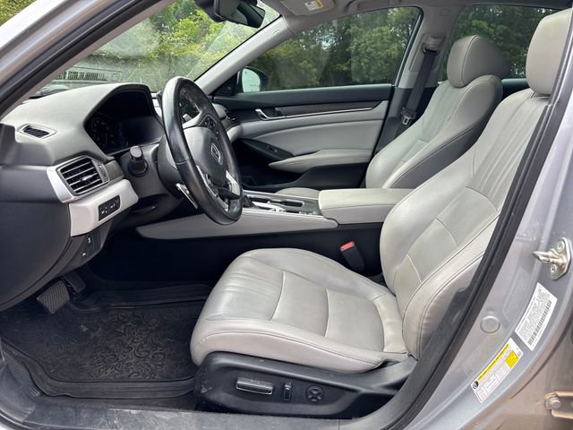 Used 2018 Honda Accord Touring image 2