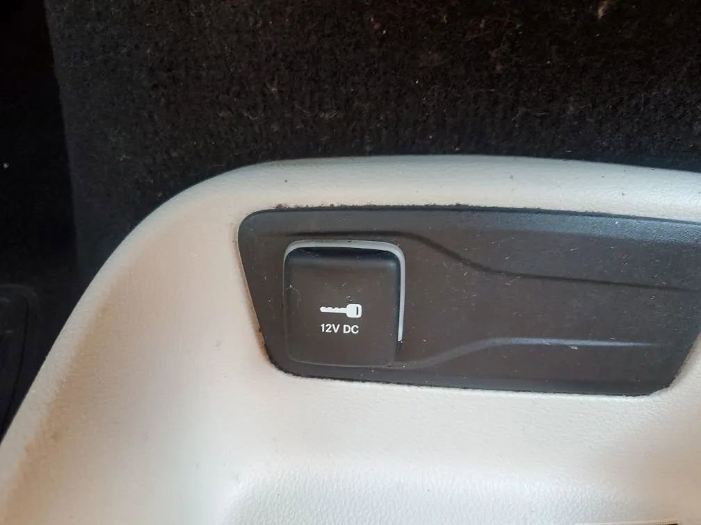 Used 2020 Chrysler Voyager L image 21