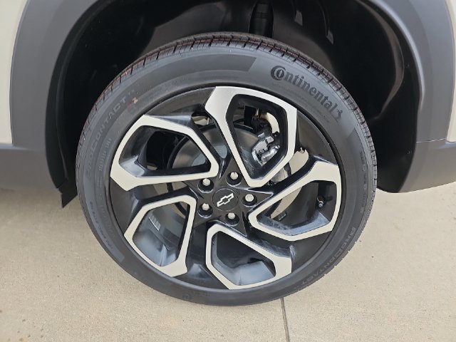 Used 2026 Chevrolet Trax RS FWD image 32