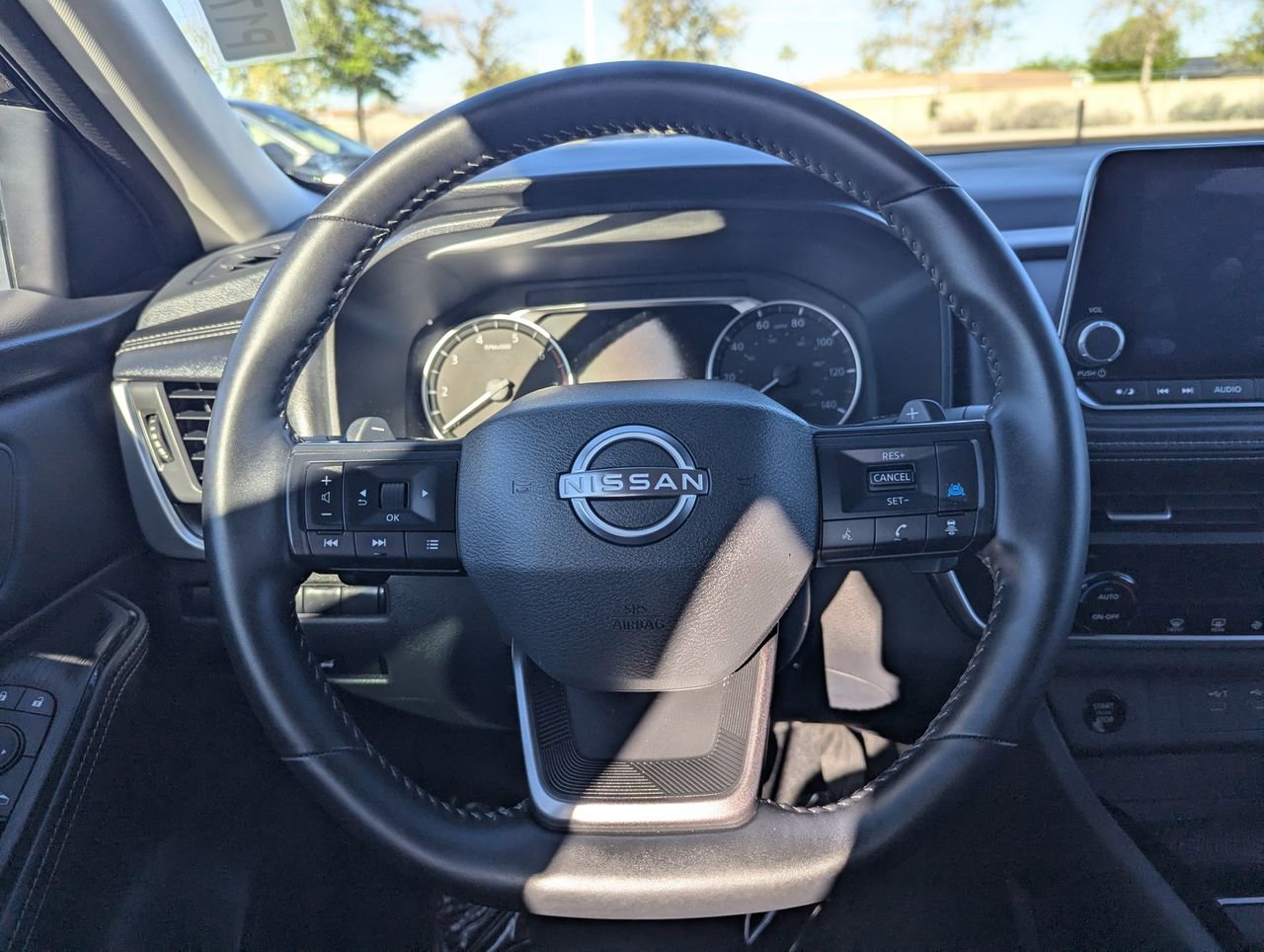 Certified 2025 Nissan Rogue SV image 30