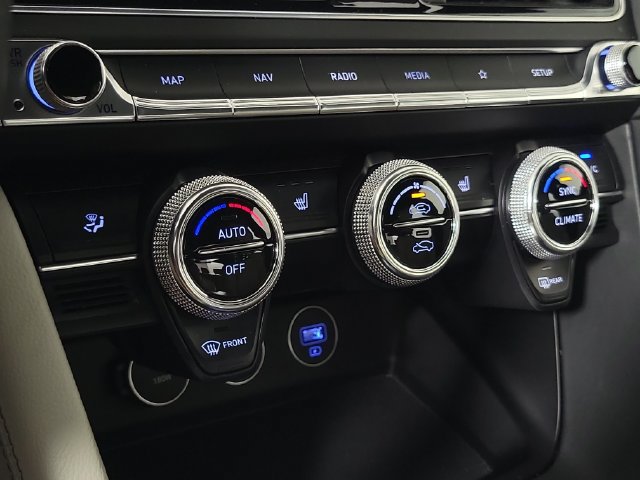 Used 2023 Genesis G70 2.0T RWD image 28