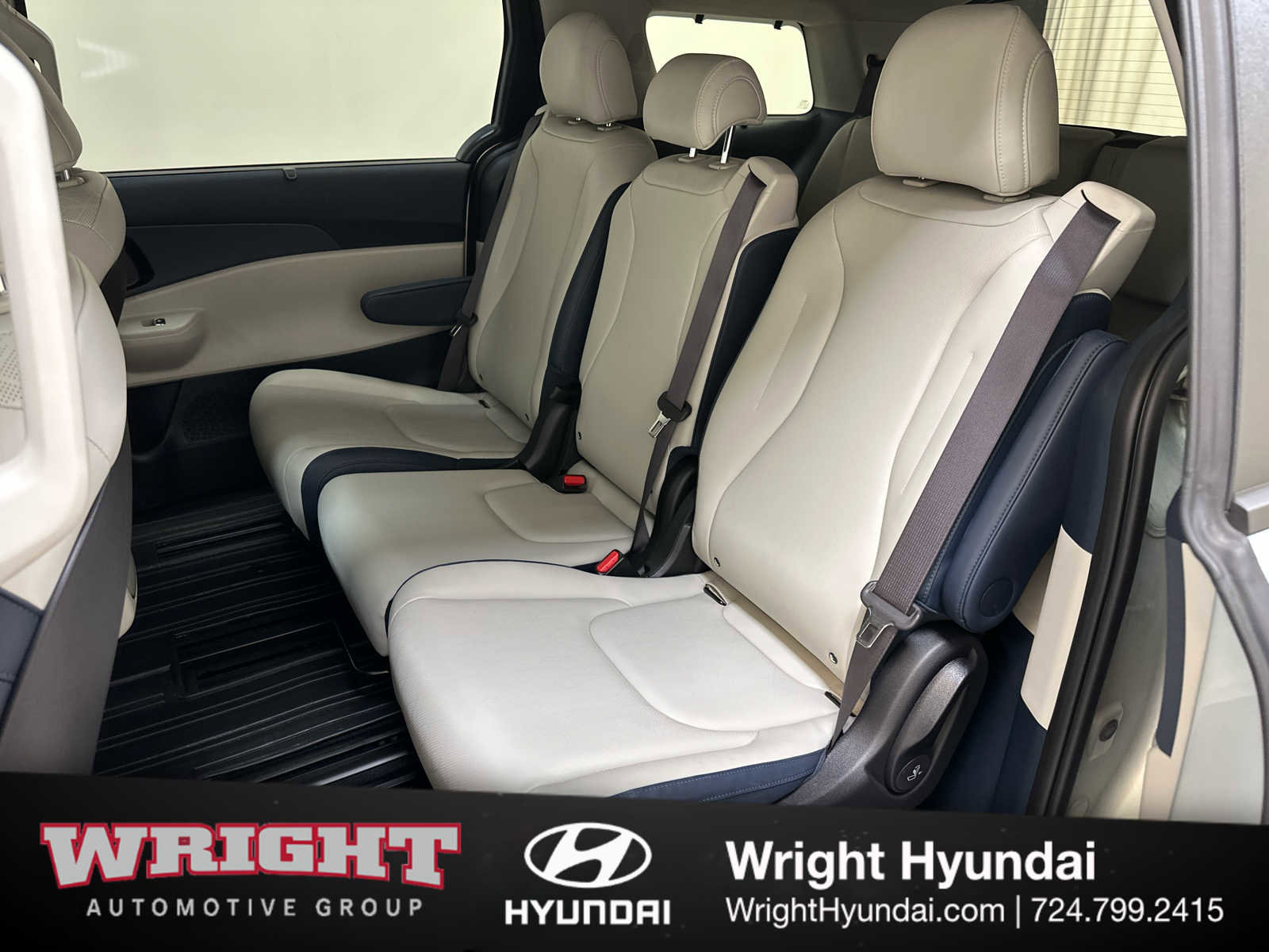 Used 2025 Kia Carnival EX FWD image 12