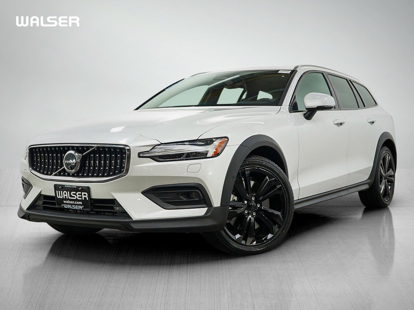 Used 2025 Volvo V60 B5 Cross Country Plus AWD/4WD image 1