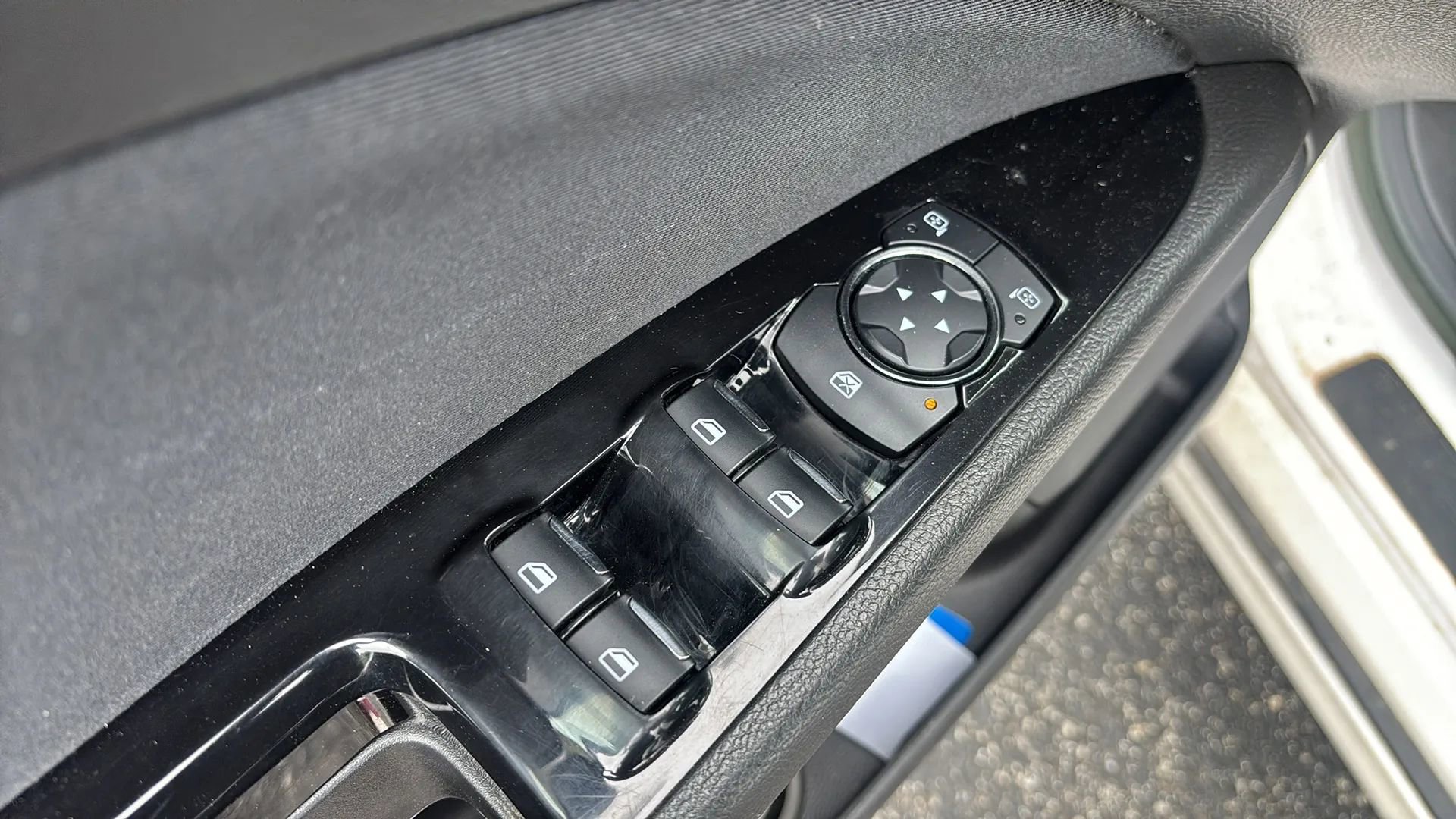 Used 2014 Ford Fusion SE FWD image 10