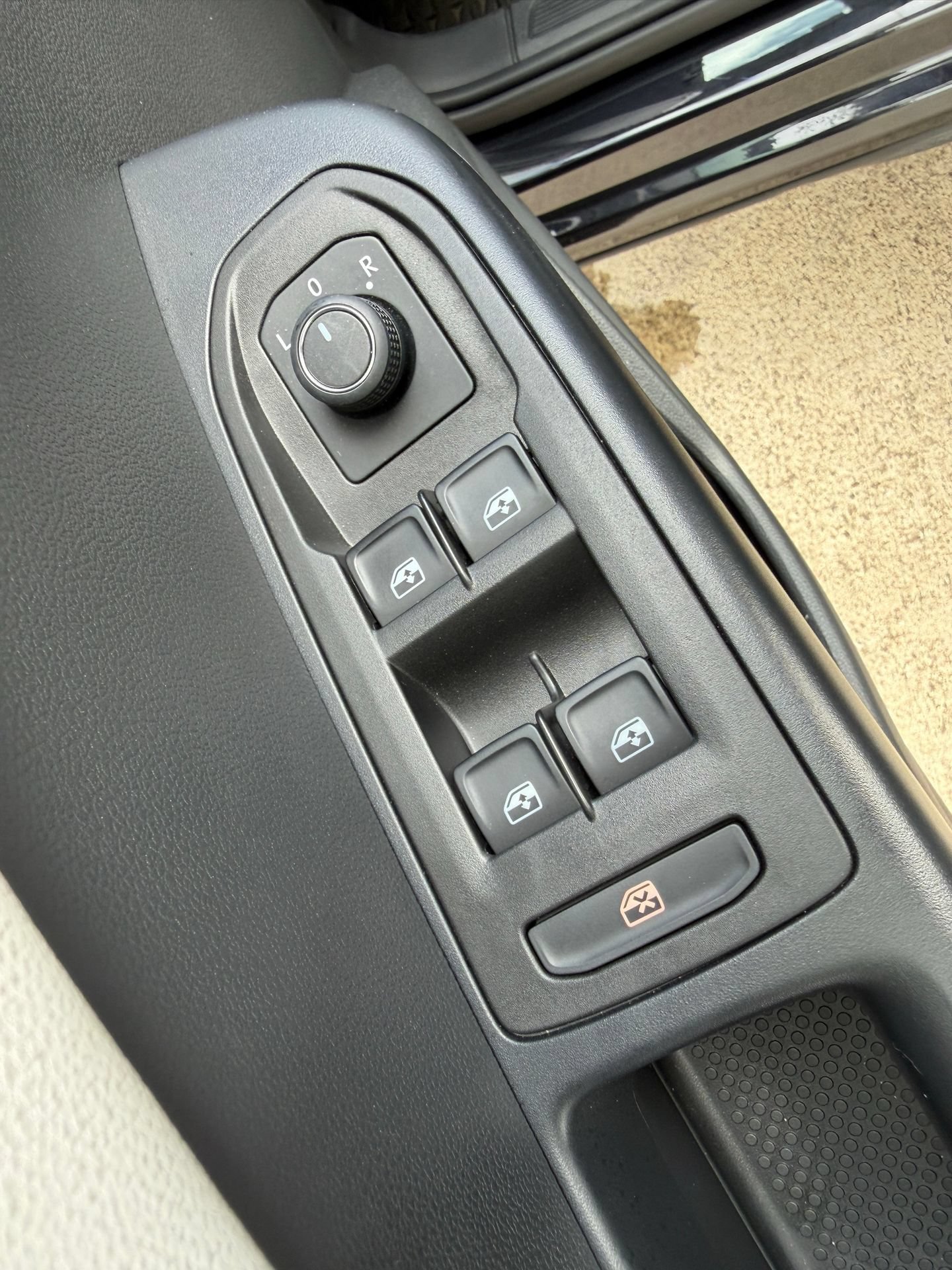 Certified 2025 Volkswagen Taos S FWD image 23