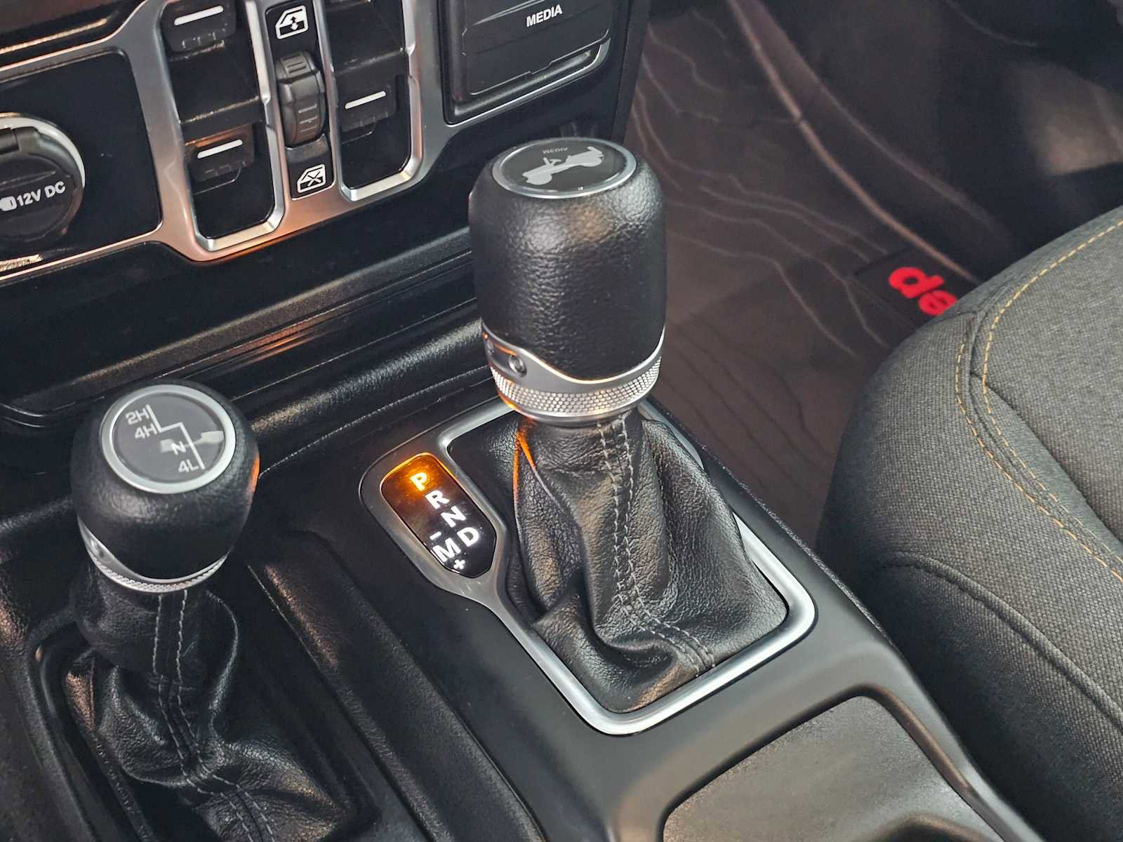 Used 2024 Jeep Wrangler Sport S image 31