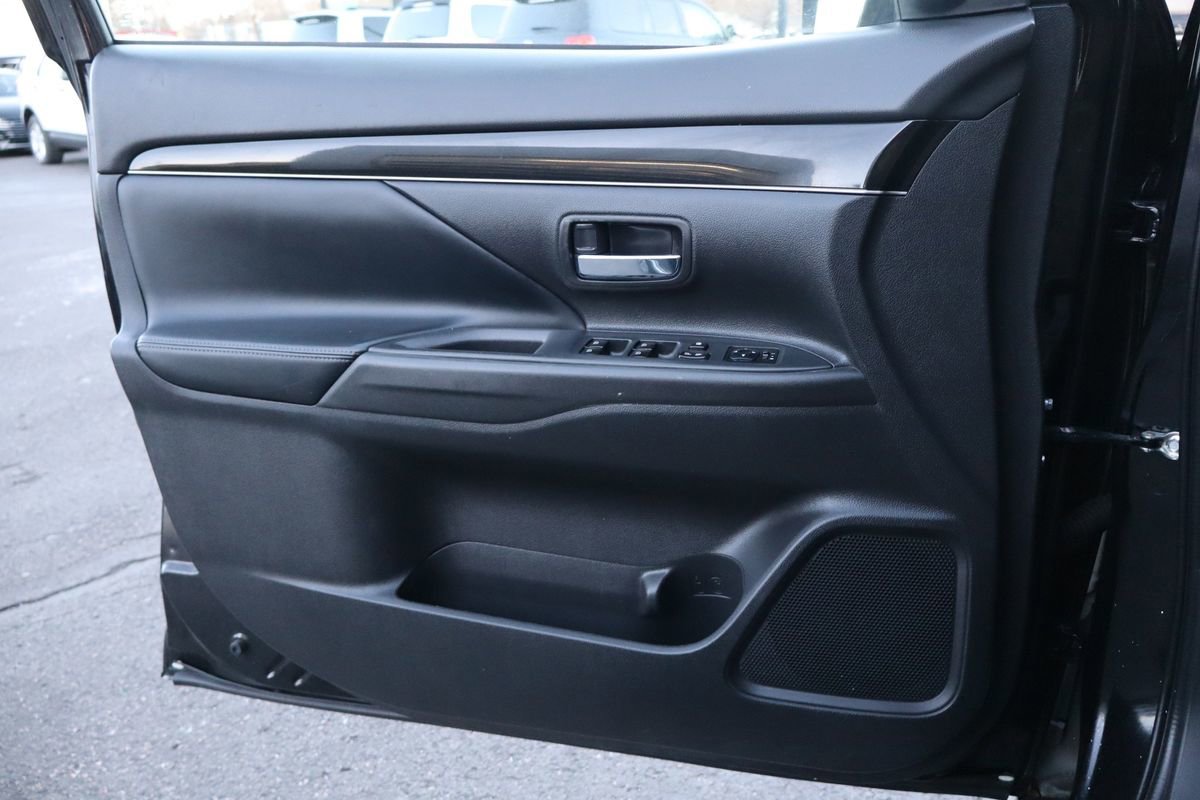 Used 2019 Mitsubishi Outlander SE image 20