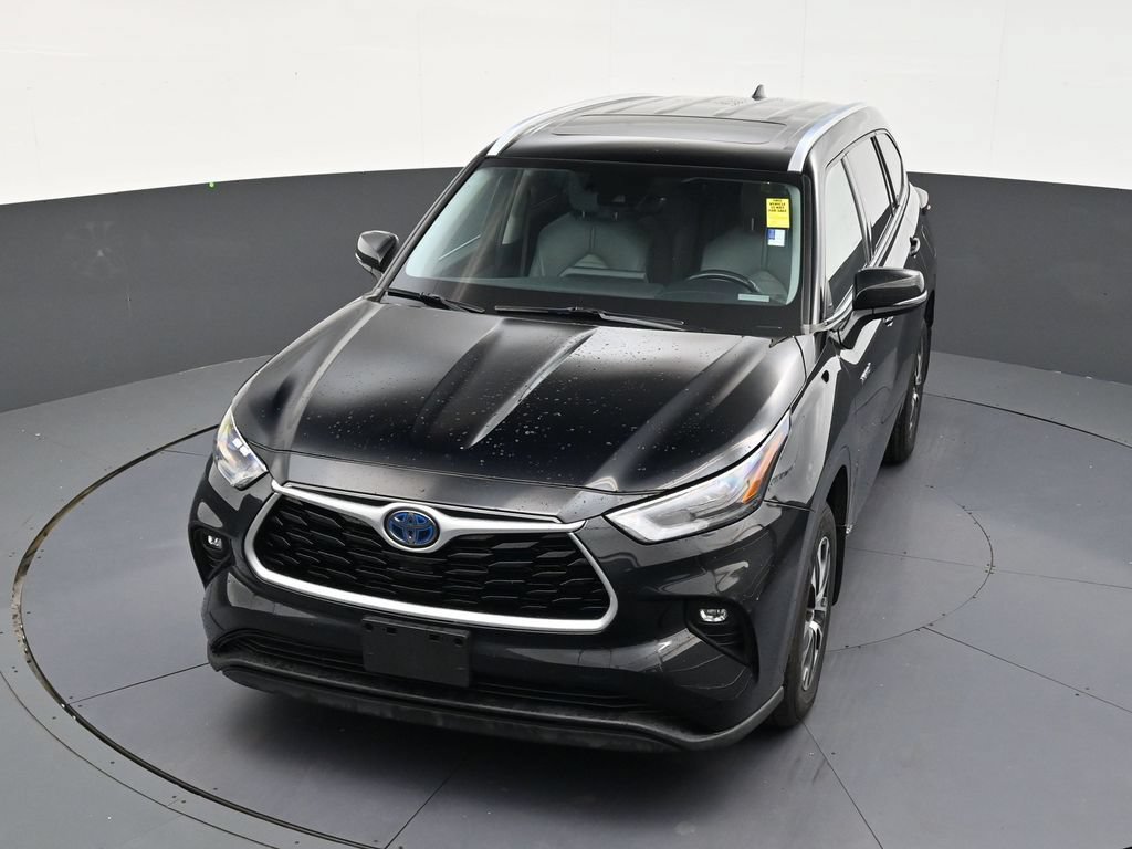 Used 2021 Toyota Highlander XLE AWD/4WD image 19