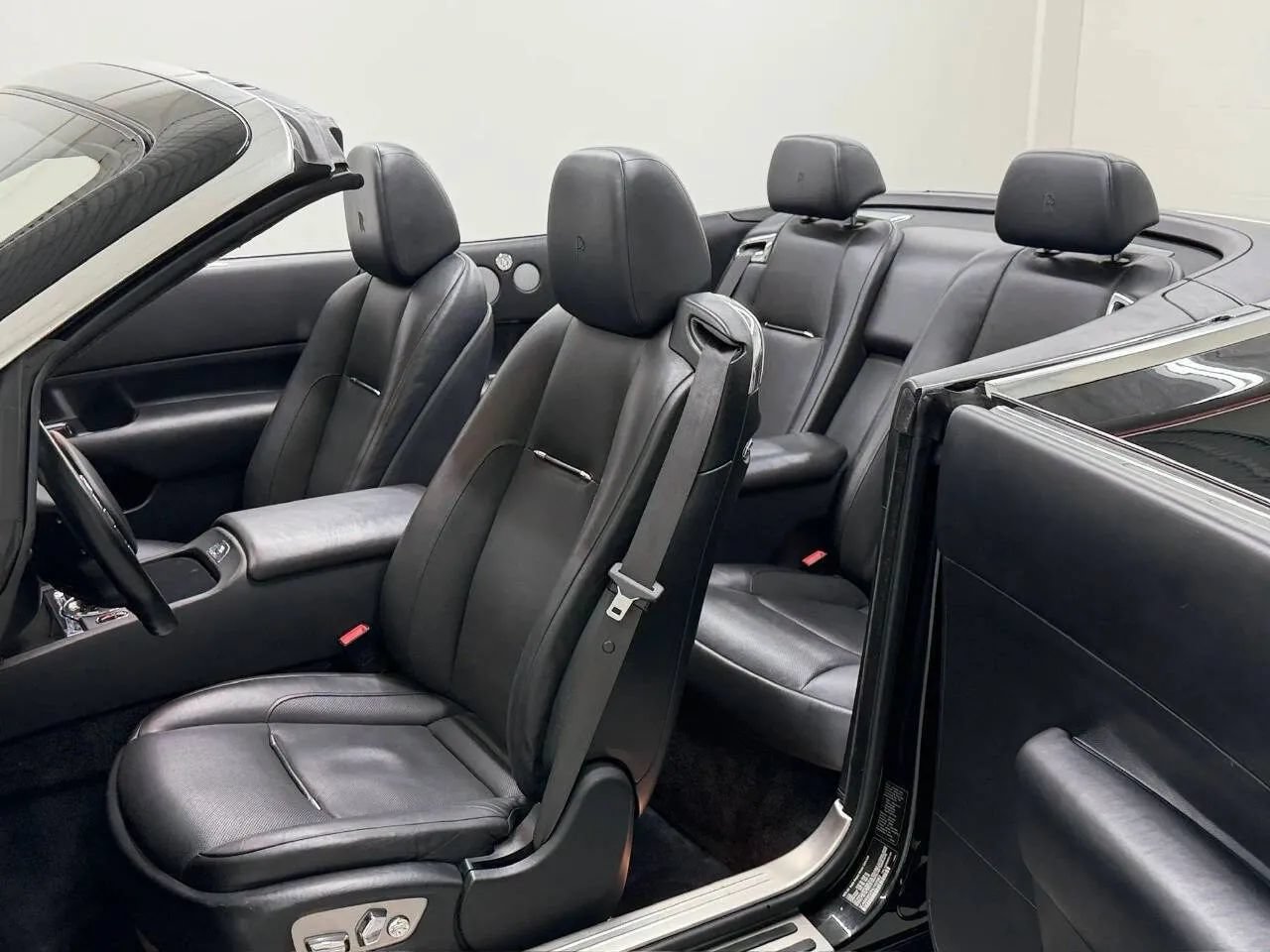 Used 2017 Rolls-Royce Dawn RWD image 12