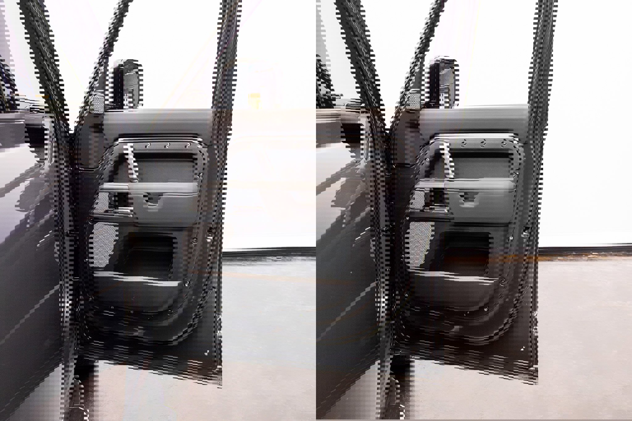 Used 2023 Land Rover Defender 130 X-Dynamic SE AWD/4WD image 33