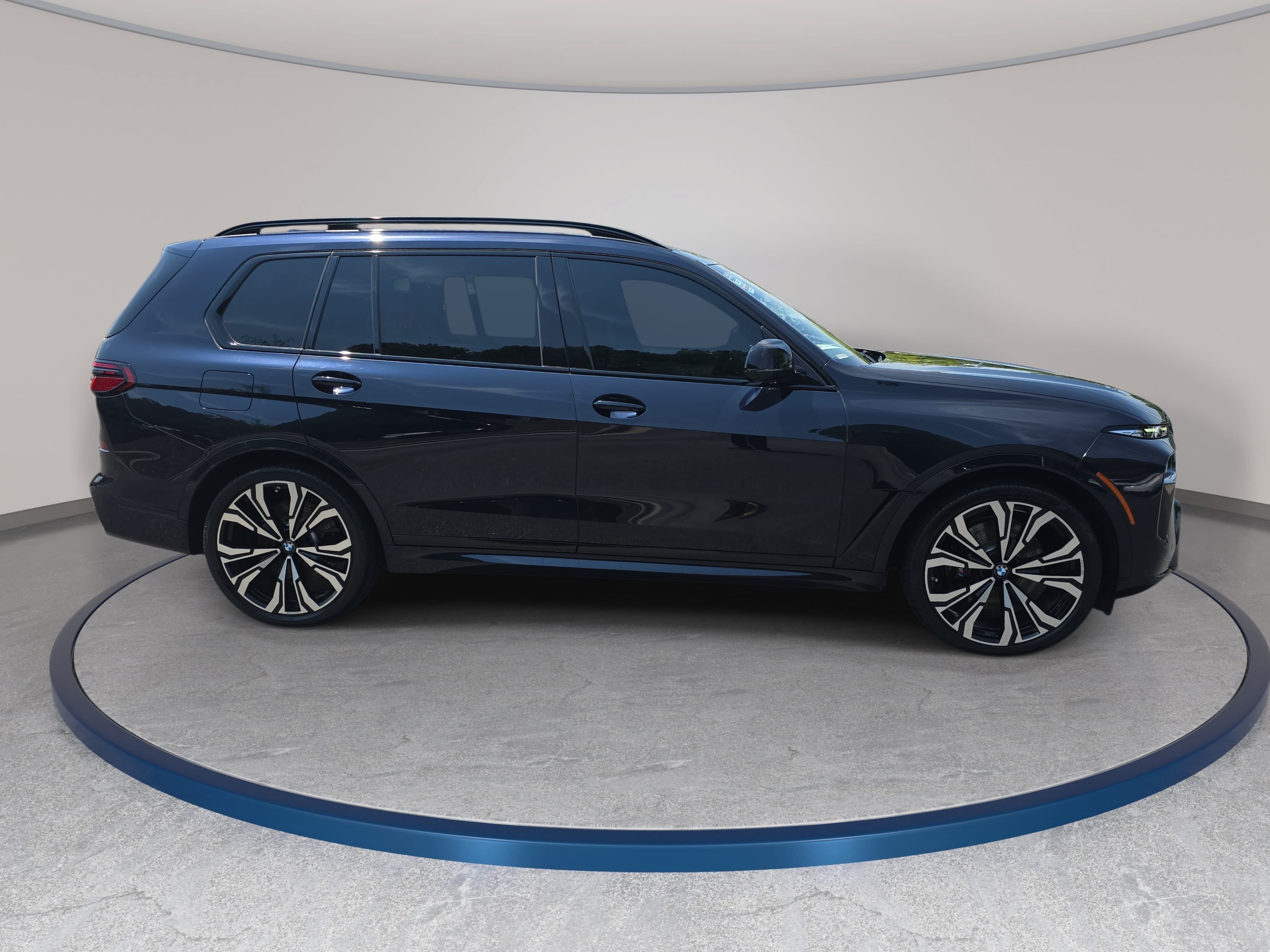 Used 2023 BMW X7 M60i w/ Executive Package AWD/4WD image 4