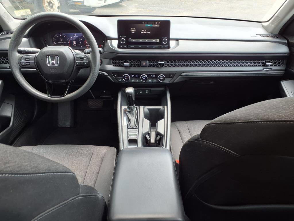 Used 2023 Honda Accord EX image 11