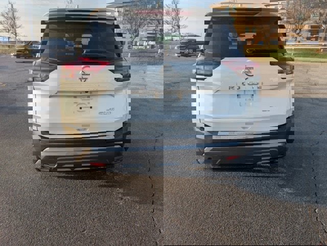 Used 2022 Nissan Rogue SL w/ SL Premium Package image 6