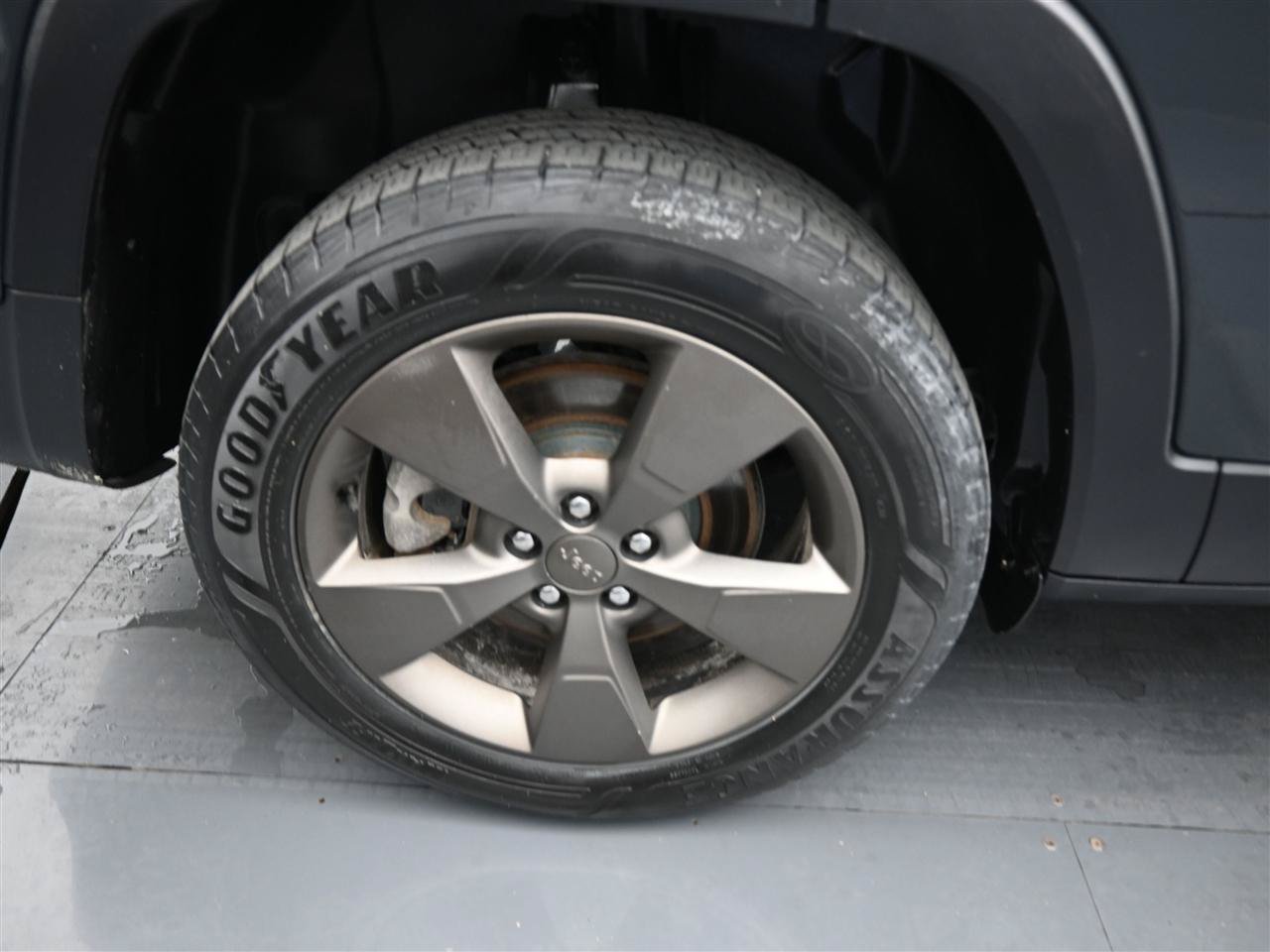 Used 2017 Jeep Cherokee 75th Anniversary AWD/4WD image 21