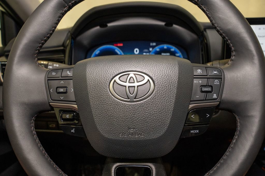 Used 2025 Toyota Camry XLE image 19