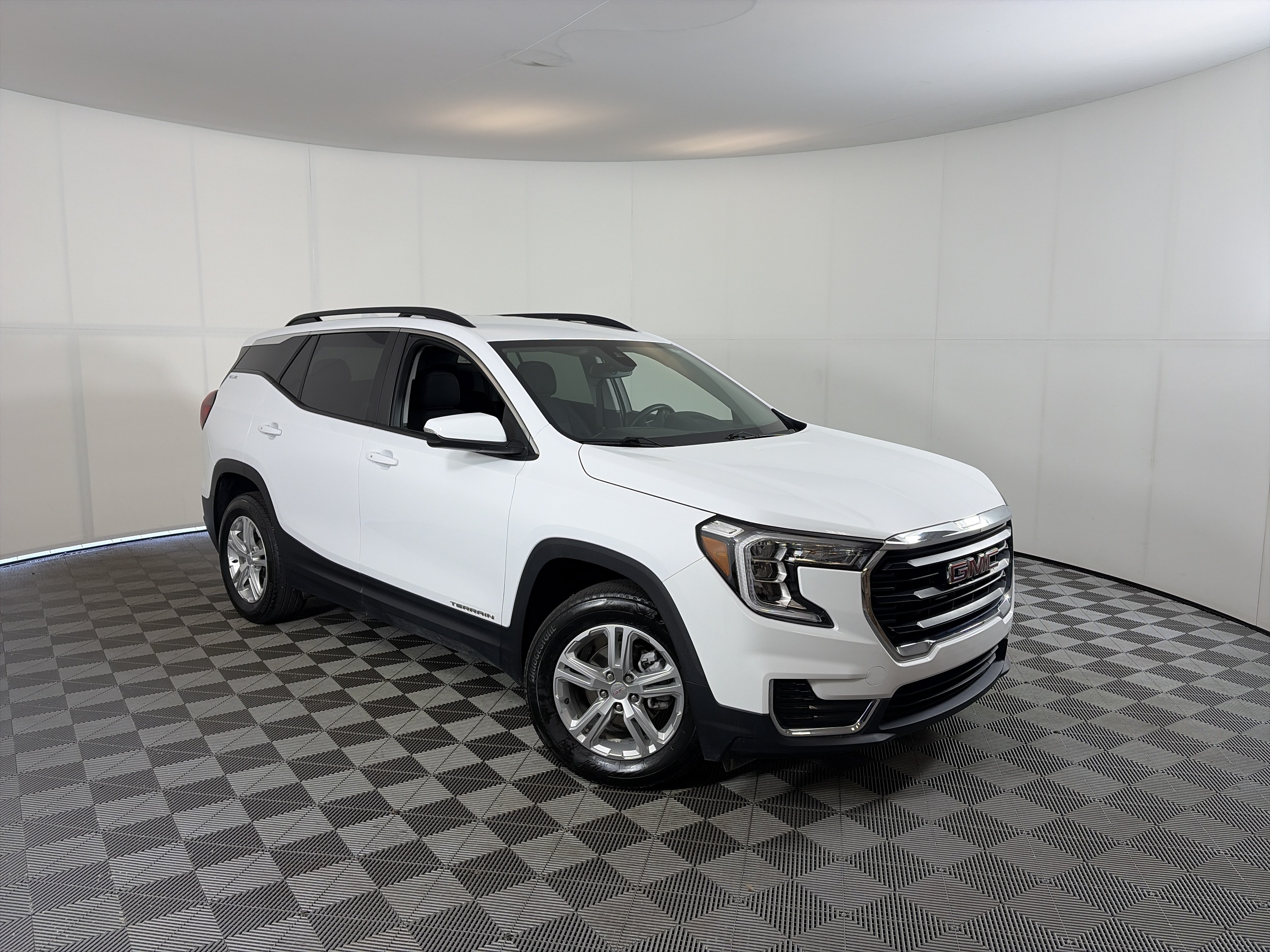 Certified 2024 GMC Terrain SLE w/ Driver Convenience Package