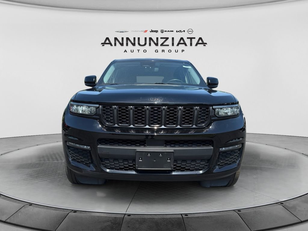 Used 2022 Jeep Grand Cherokee L Limited w/ Black Appearance Package AWD/4WD image 8
