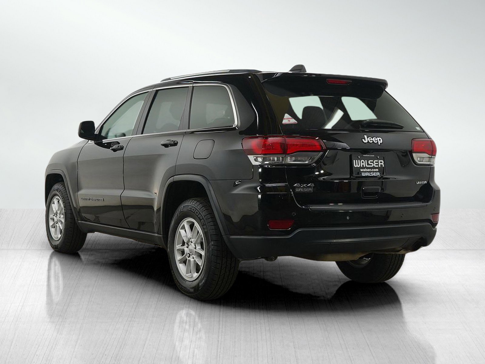 Used 2020 Jeep Grand Cherokee Laredo w/ Security & Convenience Group image 3