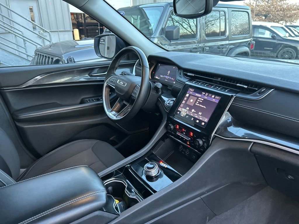 Used 2022 Jeep Grand Cherokee L Laredo w/ Luxury Tech Group I image 44