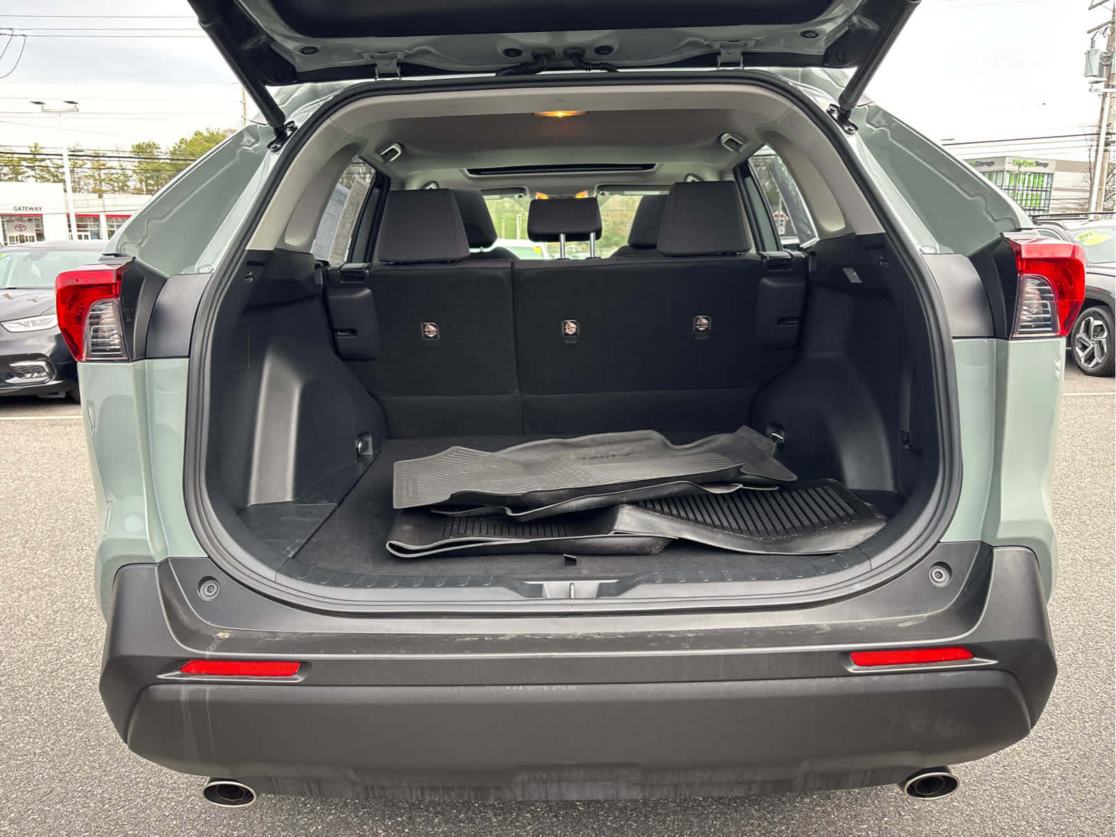 Used 2021 Toyota RAV4 XLE w/ Convenience Package image 30