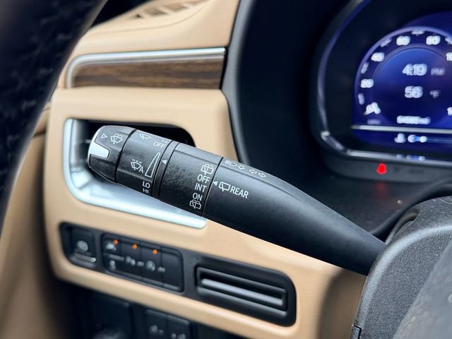 Used 2024 Chevrolet Suburban Premier image 22