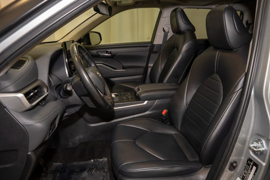 Used 2023 Toyota Highlander XLE image 13