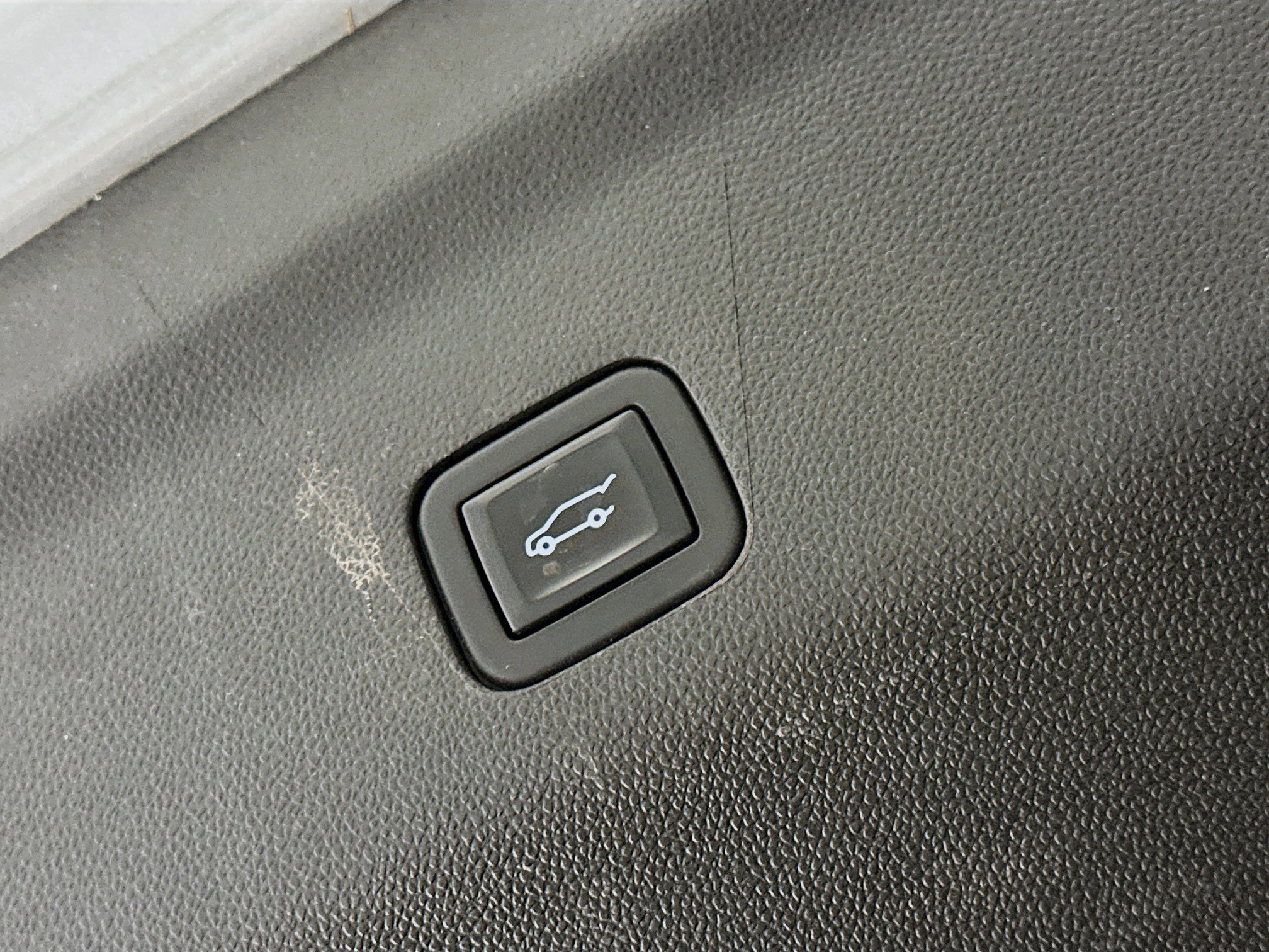 Used 2024 Chevrolet Suburban Premier image 32