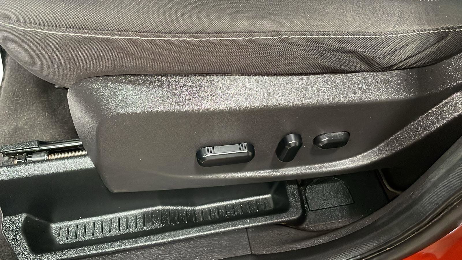 Used 2019 Ford Escape SE image 15