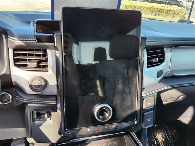 Used 2022 Ford F150 Lightning Platinum image 19