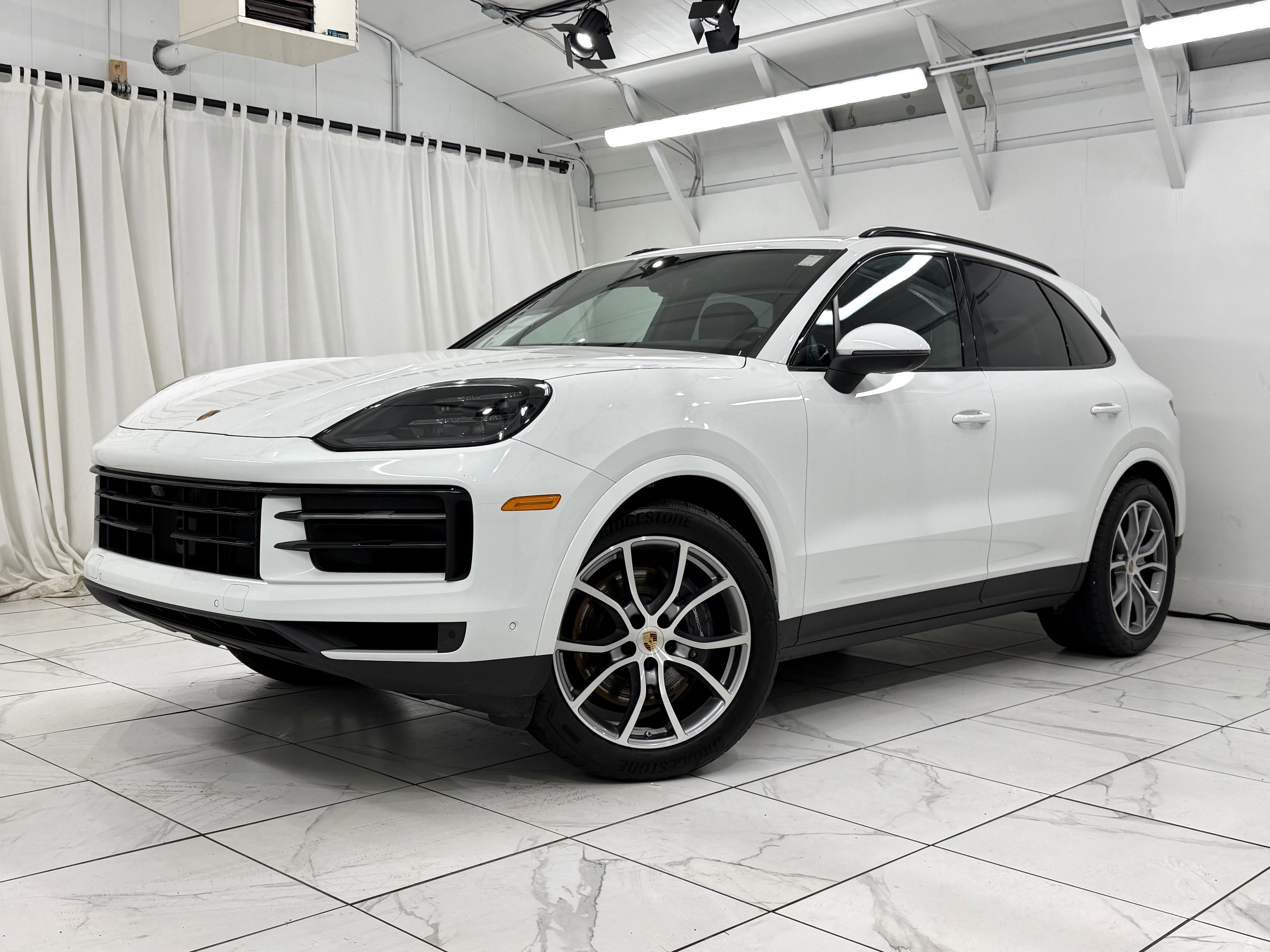 Certified 2025 Porsche Cayenne image 1