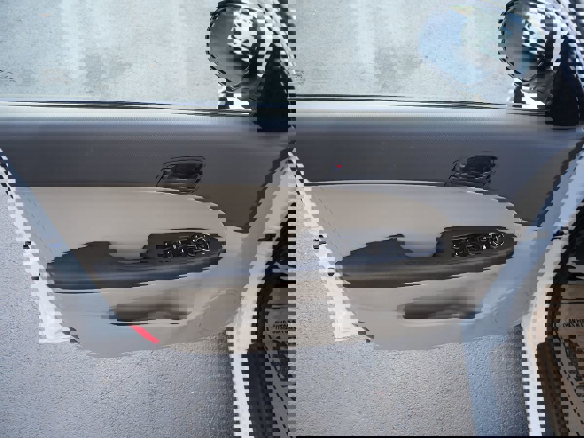 Used 2012 Hyundai Elantra GLS image 16