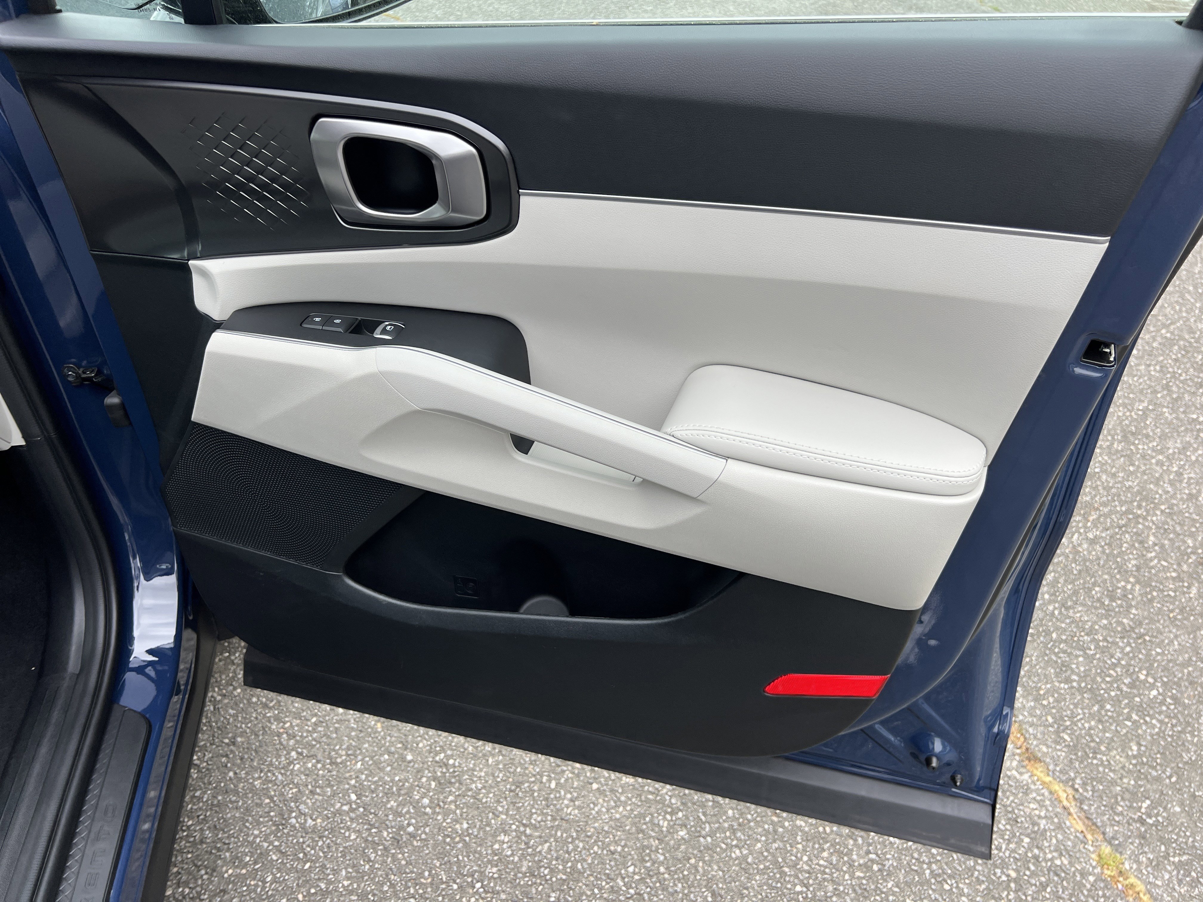 Certified 2025 Kia Sorento S w/ Panoramic Sunroof Package image 14