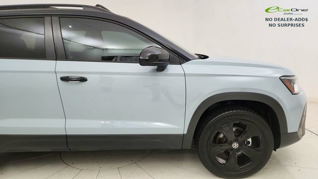 Used 2025 Volkswagen Taos SE AWD/4WD image 7