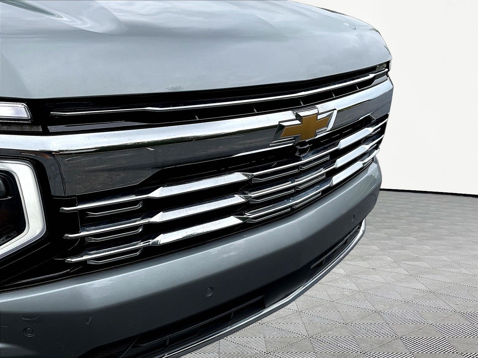 Used 2025 Chevrolet Suburban Premier AWD/4WD image 34