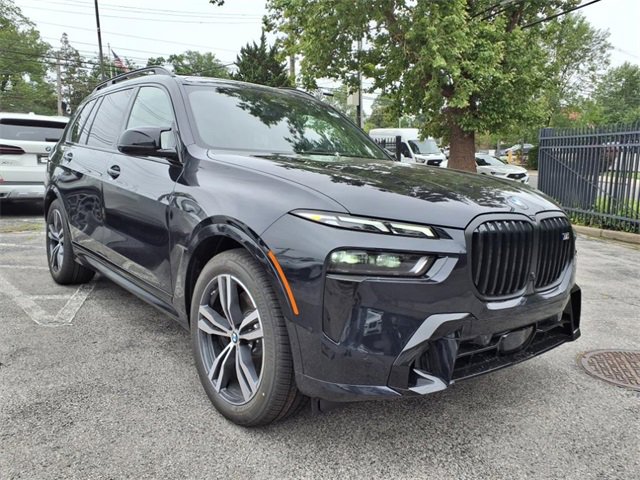 New 2026 BMW X7 M60i w/ Executive Package image 3