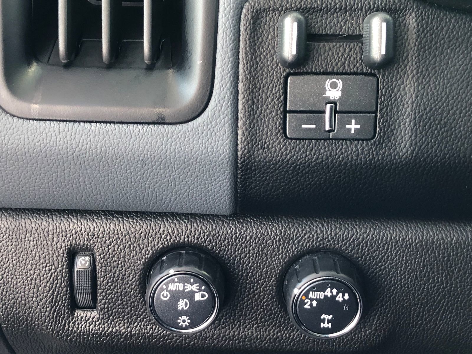 Used 2022 Chevrolet Colorado Z71 AWD/4WD image 33