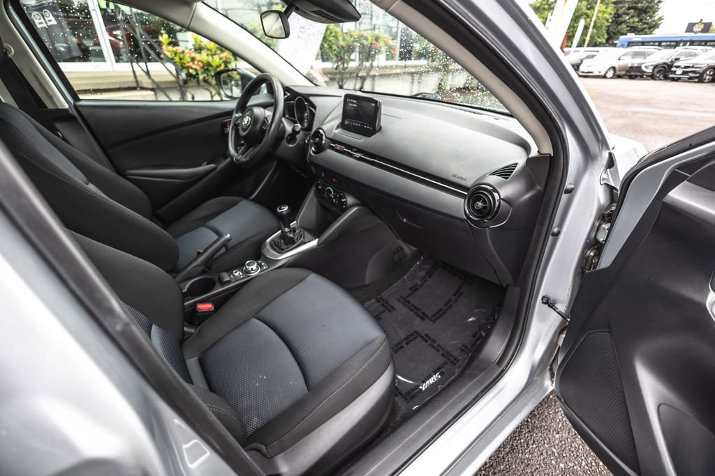 Used 2019 Toyota Yaris L FWD image 26