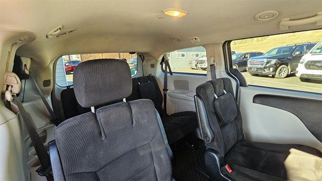 Used 2016 Dodge Grand Caravan SXT FWD image 24