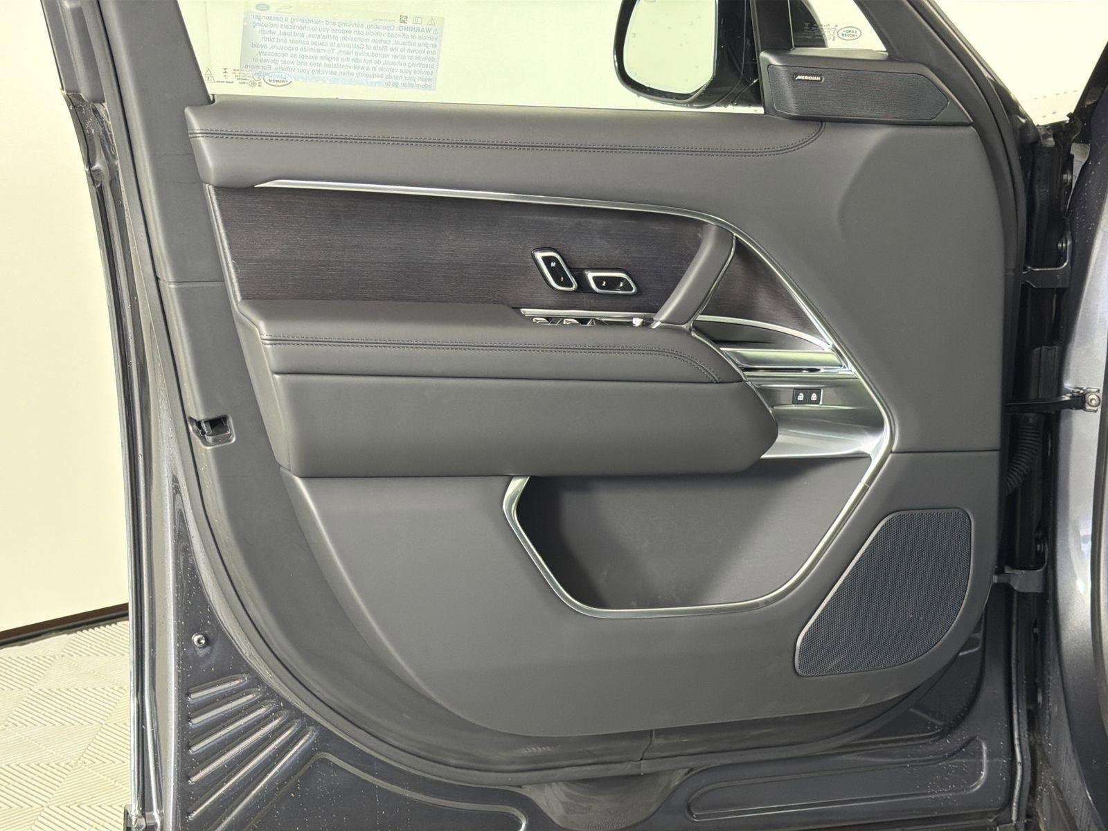 New 2025 Land Rover Range Rover Long Wheelbase SE image 21