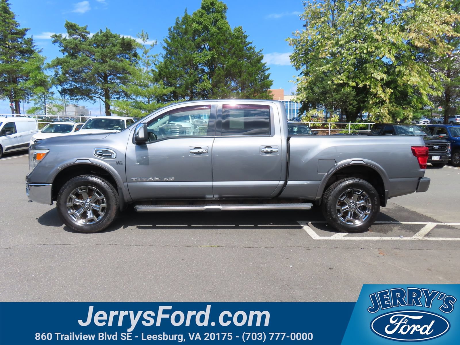 Used 2017 Nissan Titan SL w/ Chrome Package AWD/4WD image 8