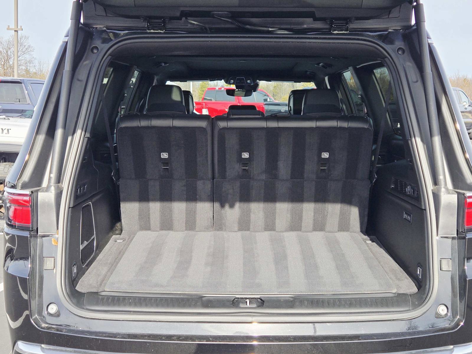 Used 2024 Jeep Wagoneer L 4WD w/ Premium Group I image 18