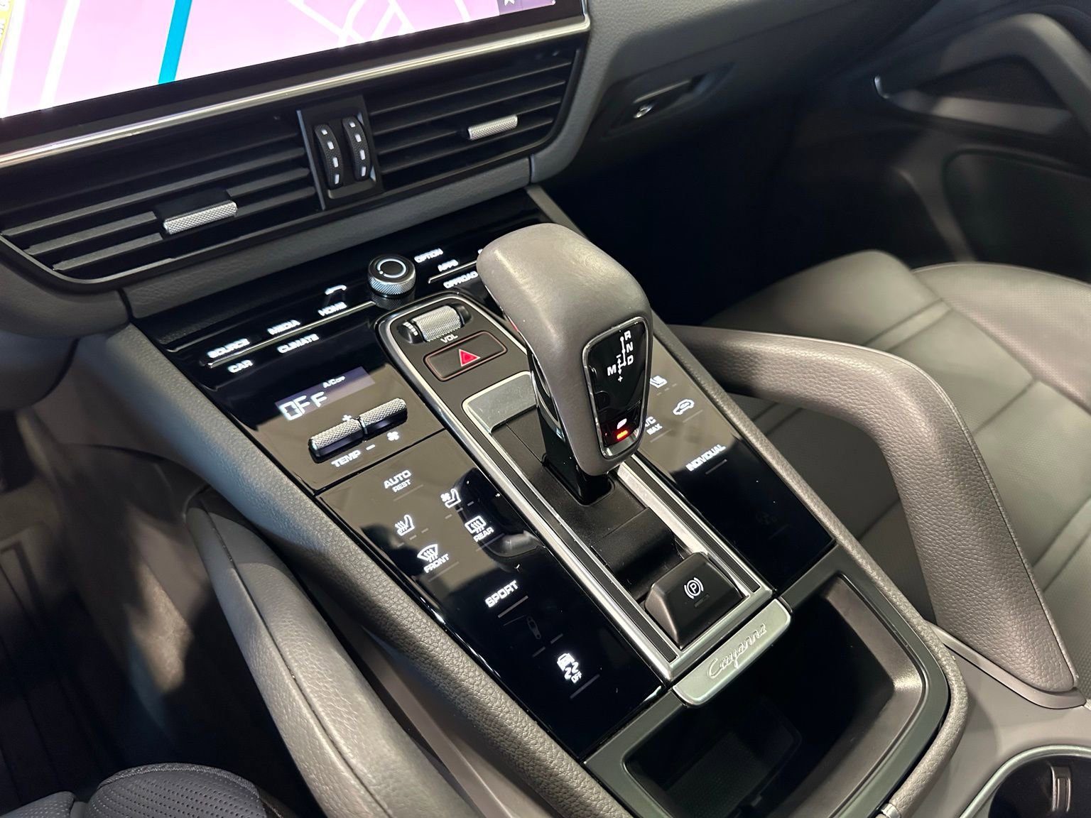 Used 2021 Porsche Cayenne image 33