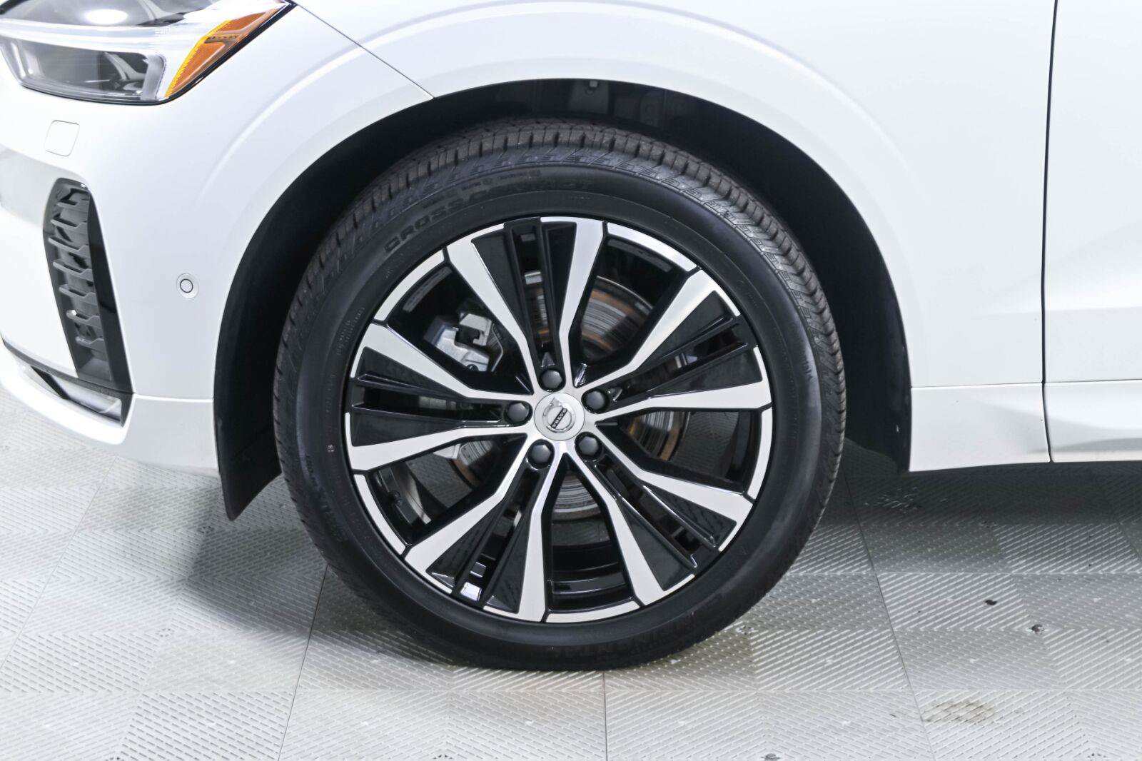 Certified 2025 Volvo XC60 B5 Plus w/ Protection Package Premier AWD/4WD image 36