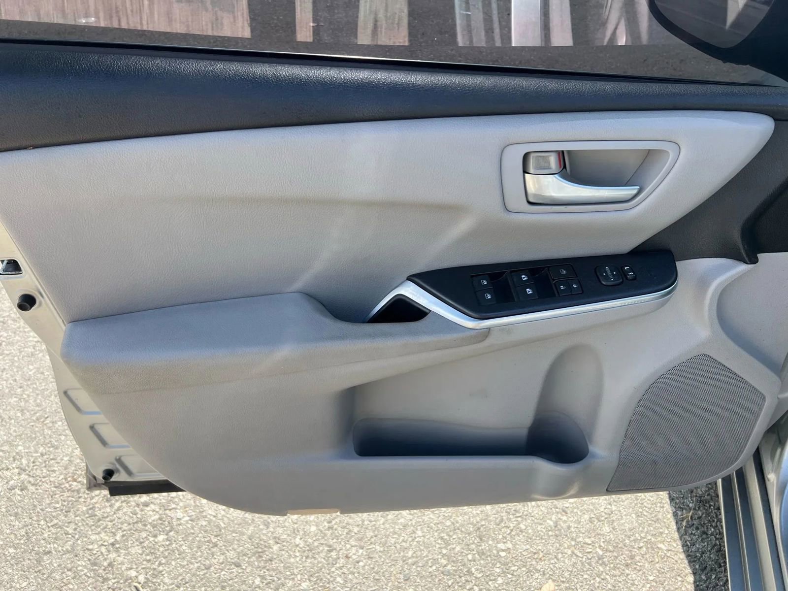 Used 2015 Toyota Camry LE image 17