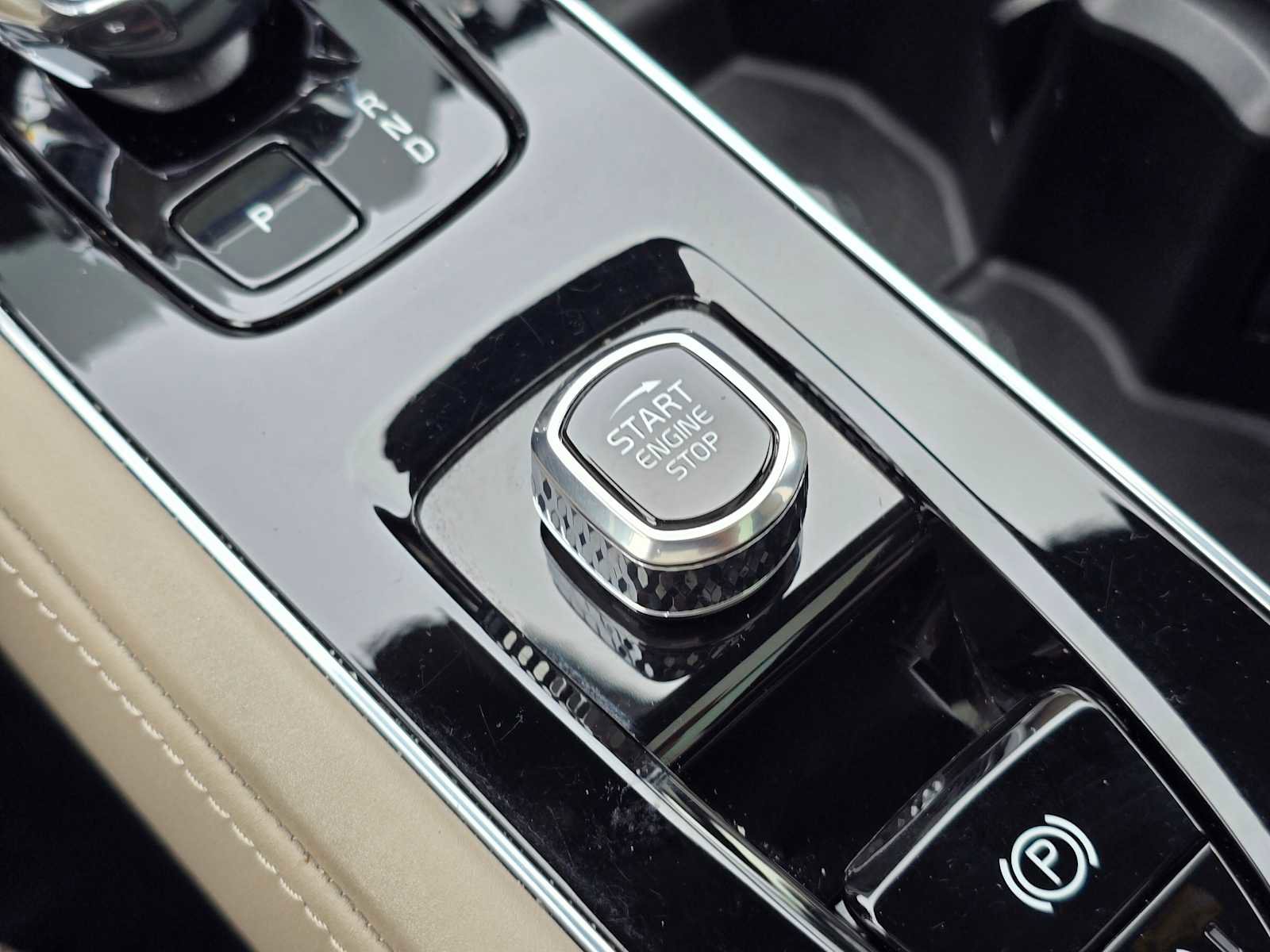 Certified 2025 Volvo XC90 T8 Ultra image 34