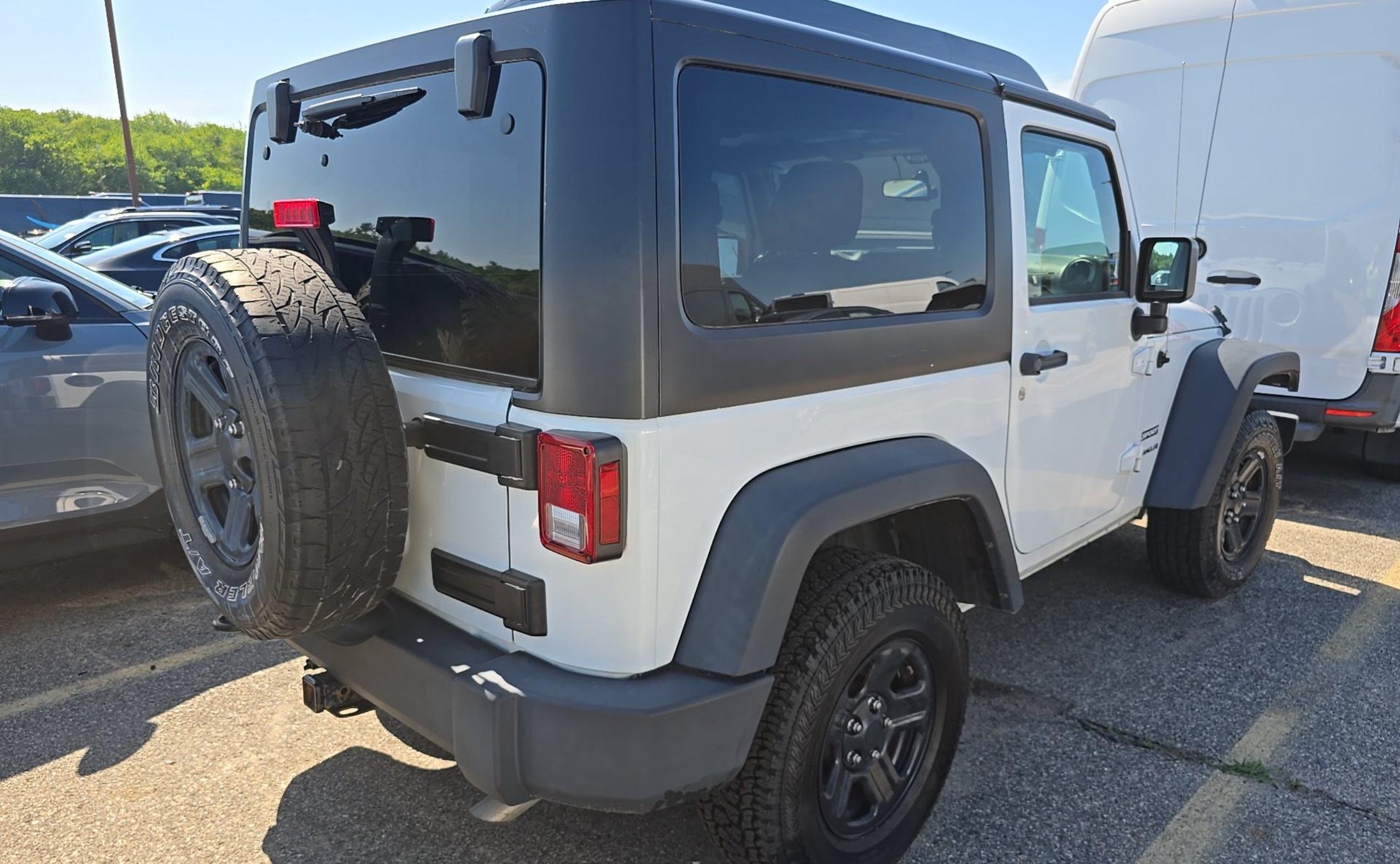 Used 2016 Jeep Wrangler Sport w/ Connectivity Group AWD/4WD image 4