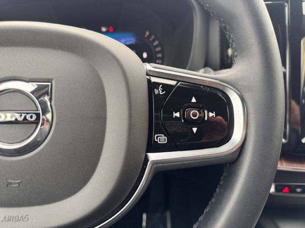 Certified 2024 Volvo XC60 B5 Plus w/ Protection Package Premier AWD/4WD image 18
