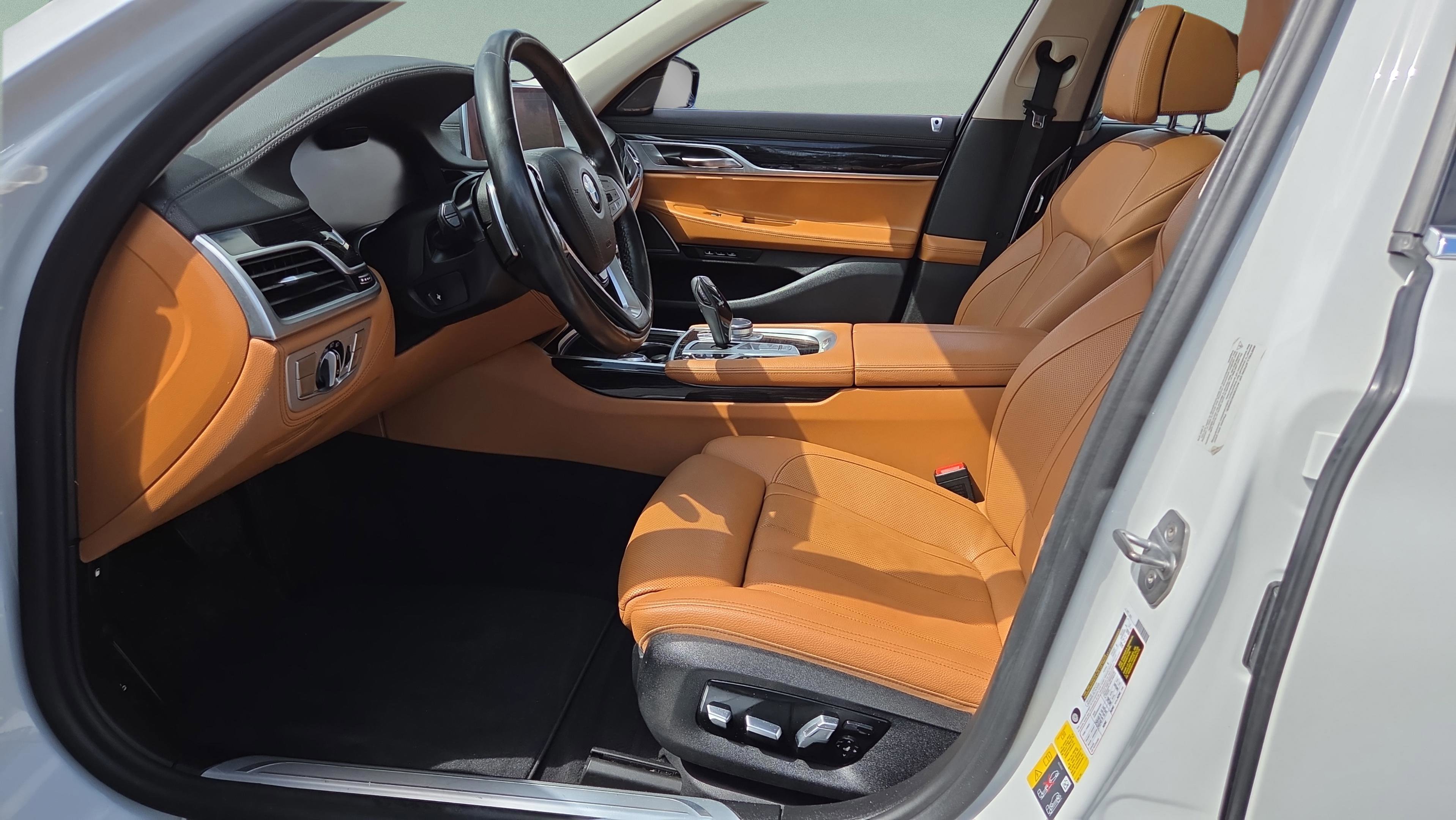 Used 2020 BMW 745e xDrive image 33