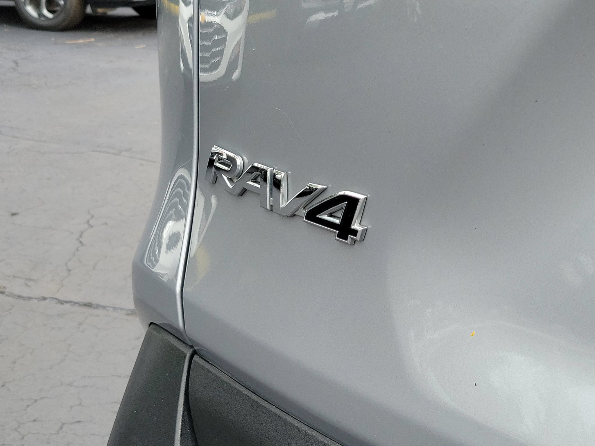 Used 2025 Toyota RAV4 XLE FWD image 30