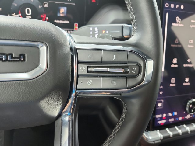 Used 2025 GMC Yukon Denali AWD/4WD image 23